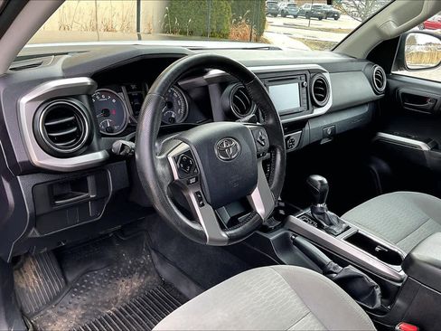 Used 2016 Toyota Tacoma SR5 image 17