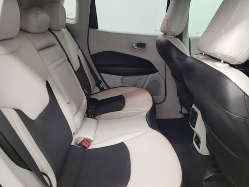Used 2019 Jeep Compass Latitude FWD image 19