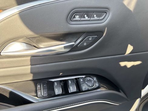 Used 2023 Cadillac Escalade Premium Luxury image 19