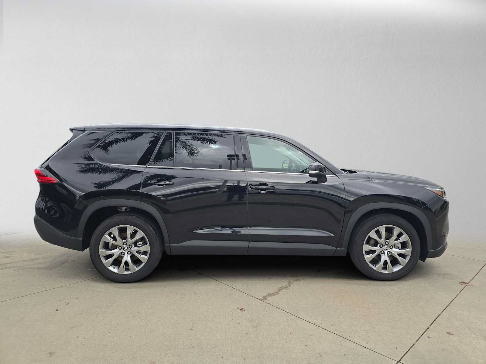 Certified 2024 Toyota Grand Highlander AWD image 2