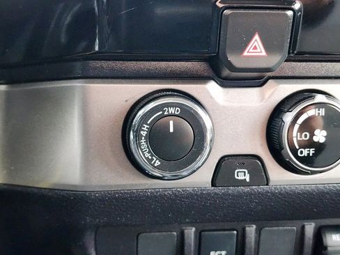 Used 2018 Toyota Tacoma SR5 image 25