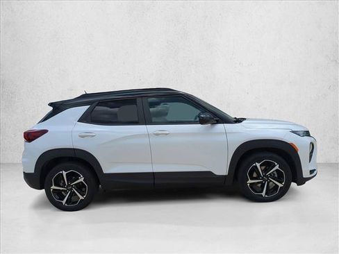 Used 2022 Chevrolet TrailBlazer RS w/ Sun and Liftgate Package FWD image 4