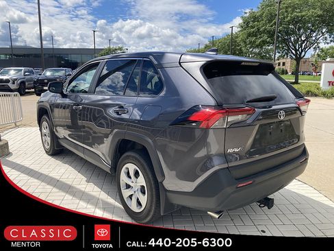 Used 2022 Toyota RAV4 LE FWD image 2