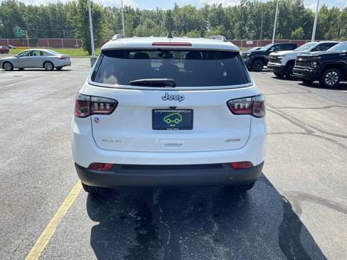 Used 2024 Jeep Compass Latitude AWD/4WD image 30