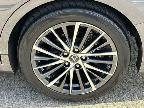 Used 2023 Lexus ES 350 w/ Premium Package FWD image 5
