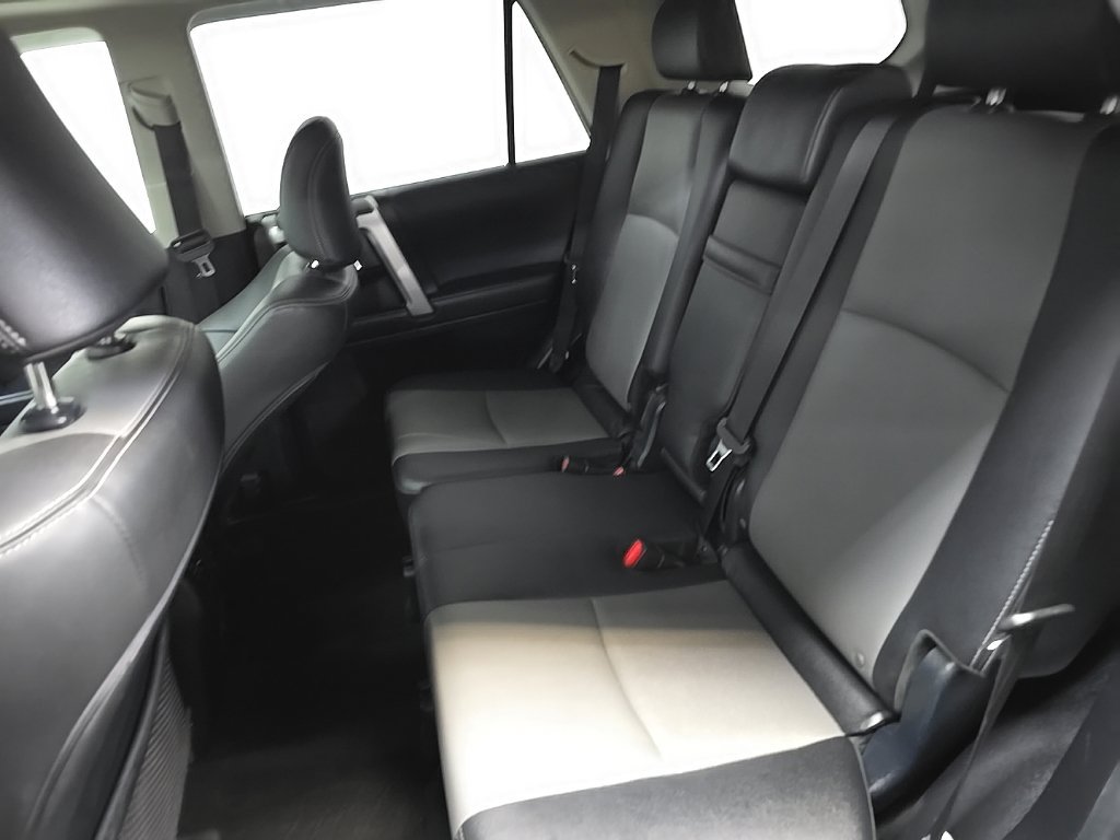 Used 2020 Toyota 4Runner SR5 Premium w/ Moonroof Package AWD/4WD image 32