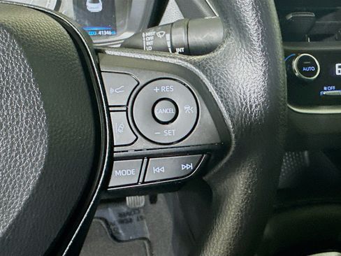 Used 2022 Toyota Corolla LE w/ LE Convenience Package FWD image 17