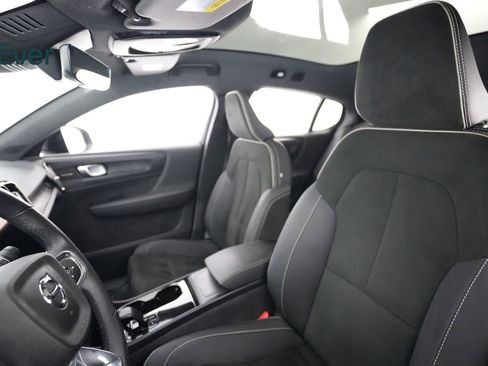 Used 2023 Volvo C40 P8 Recharge Ultimate image 4