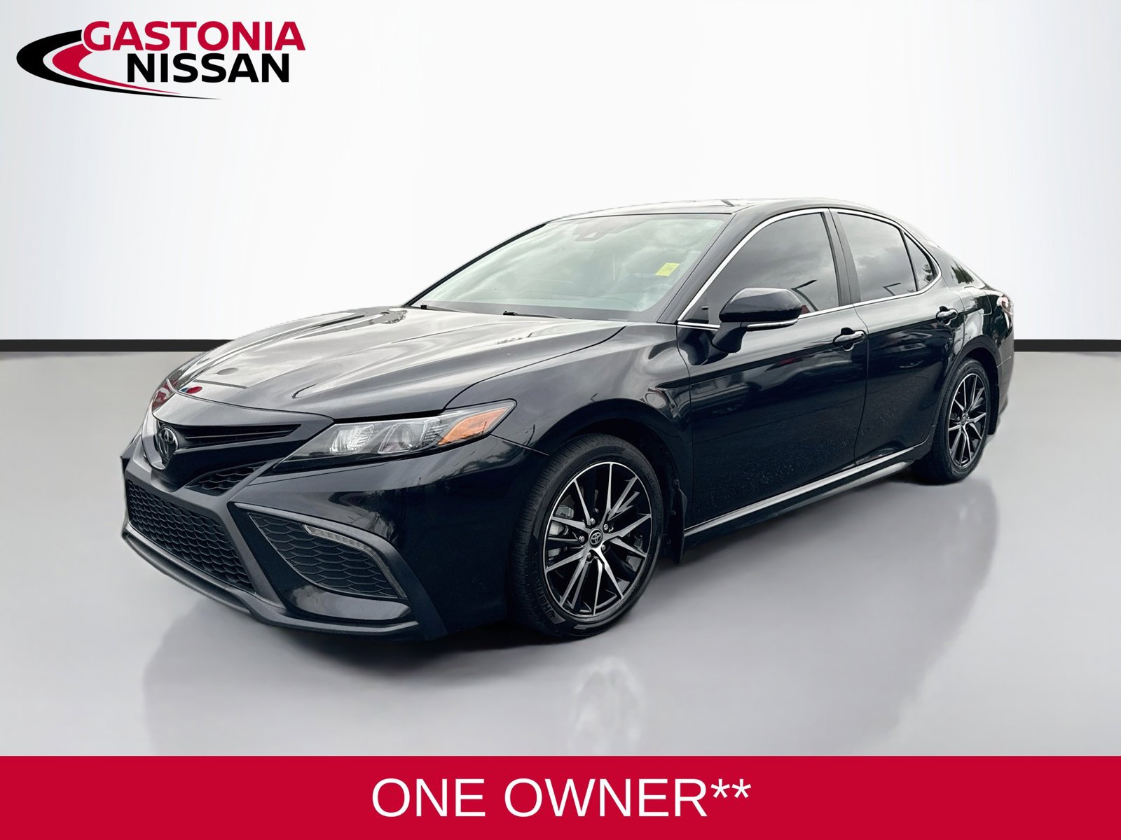 Used 2024 Toyota Camry SE w/ Cold Weather Package AWD/4WD image 3