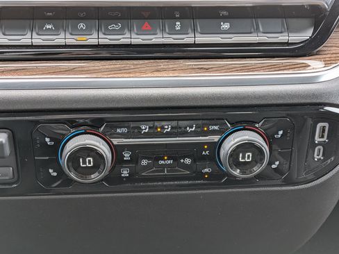 Used 2025 Chevrolet Silverado 1500 LT RWD image 26