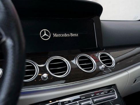 Used 2017 Mercedes-Benz E 300 image 26