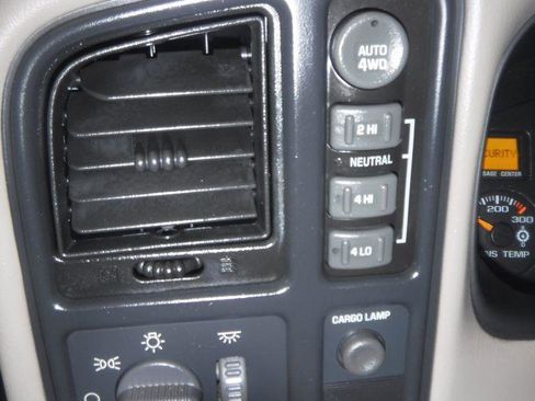 Used 2002 Chevrolet Silverado 1500 LS w/ Off-Road Skid Plate Pkg image 18