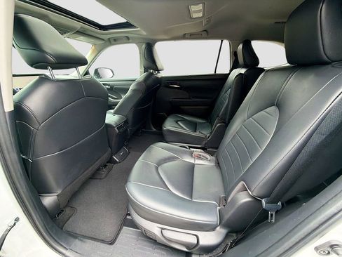 Used 2023 Toyota Highlander XLE image 24