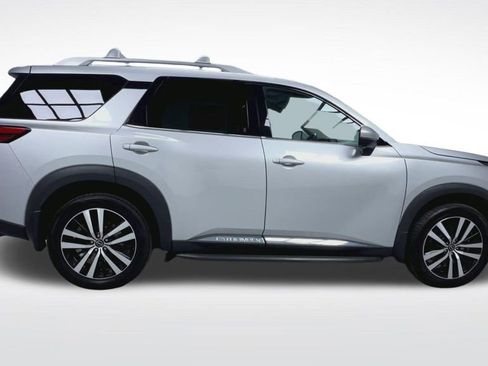 Used 2023 Nissan Pathfinder Platinum w/ Lighting Package (N93) AWD/4WD image 9