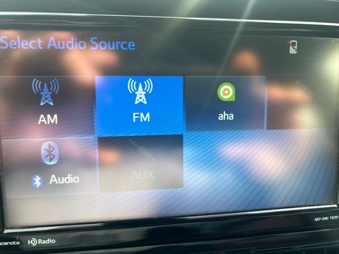 Used 2018 Toyota C-HR XLE FWD image 25