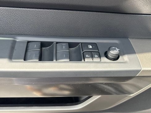 Used 2025 Toyota Tundra SR5 w/ SR5 Convenience Package AWD/4WD image 9