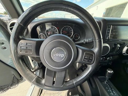 Used 2014 Jeep Wrangler Unlimited Rubicon w/ Connectivity Group AWD/4WD image 12