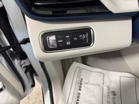 Used 2025 Buick Enclave Avenir w/ Super Cruise Package image 18