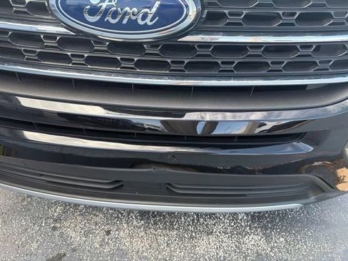 Used 2023 Ford Explorer XLT w/ Equipment Group 202A RWD image 3