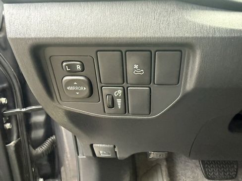 Used 2014 Toyota Prius Four image 14