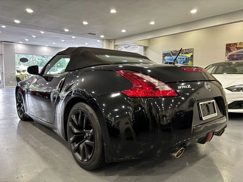 Used 2019 Nissan 370Z Touring RWD image 5