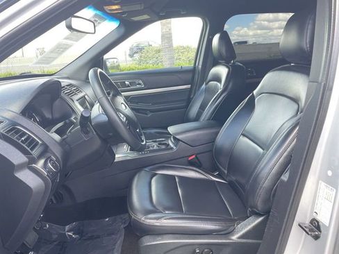 Used 2019 Ford Explorer XLT w/ Equipment Group 202A FWD image 19