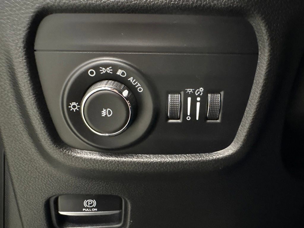 Used 2021 Jeep Grand Cherokee L Limited AWD/4WD image 25
