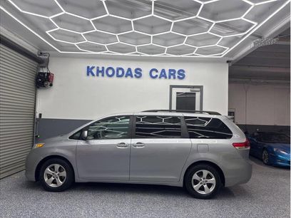 Used 2013 Toyota Sienna LE w/ Towing Pkg