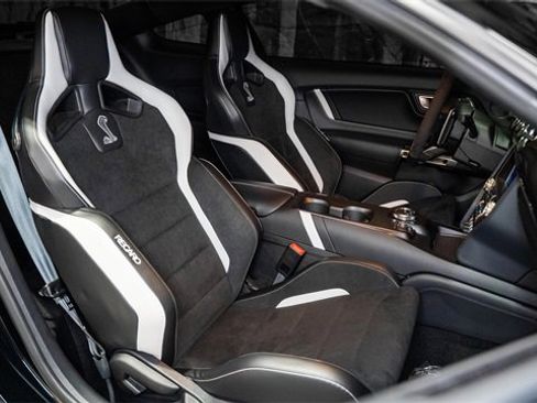 Used 2020 Ford Mustang Shelby GT500 w/ Carbon Fiber Track Pack image 9