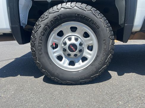 Used 2022 GMC Sierra 2500 Pro w/ Convenience Package AWD/4WD image 11