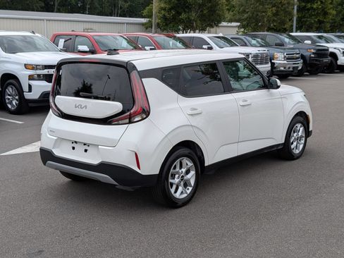 Used 2025 Kia Soul LX w/ LX Technology Package FWD image 3