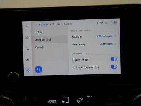 Used 2023 Toyota Highlander XLE image 48