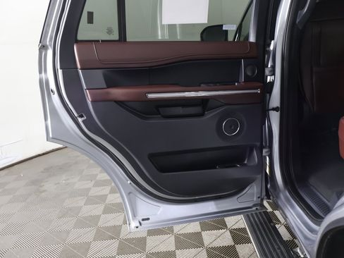 Used 2024 Ford Expedition Limited image 30