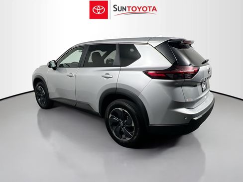 Used 2025 Nissan Rogue SV FWD image 6