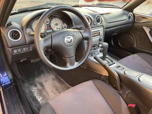 Used 2004 MAZDA MX-5 Miata w/ Convenience Pkg RWD image 5
