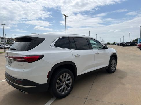 Used 2026 Buick Enclave Preferred FWD image 3