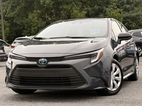 Used 2025 Toyota Corolla LE FWD image 1