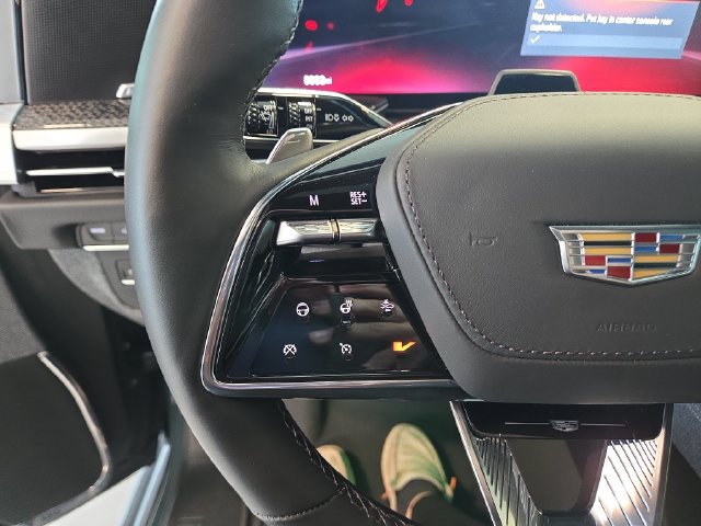 Used 2025 Cadillac Escalade ESV V AWD/4WD image 17