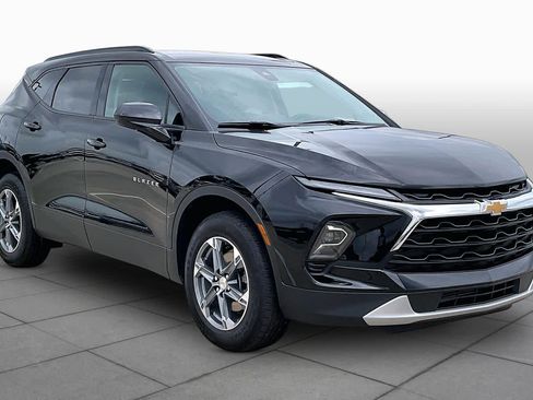Used 2024 Chevrolet Blazer LT w/ Convenience Package FWD image 3
