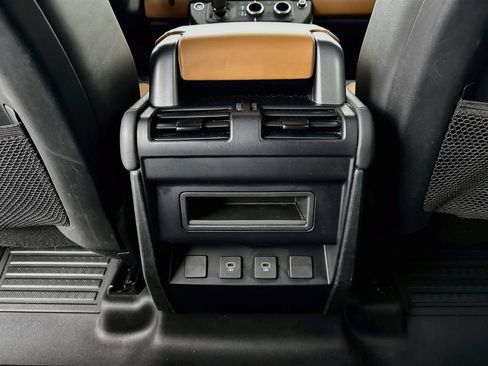 Certified 2024 Land Rover Defender 110 X-Dynamic SE AWD/4WD image 26