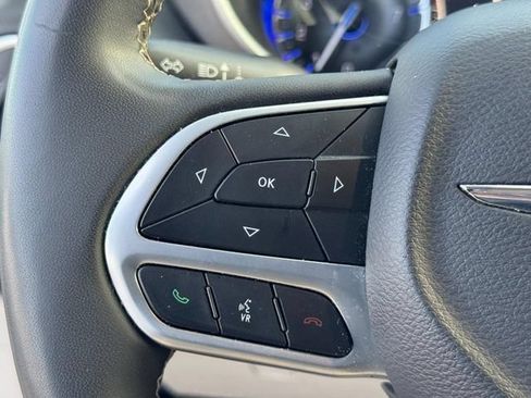 Used 2024 Chrysler Pacifica Touring-L FWD image 24