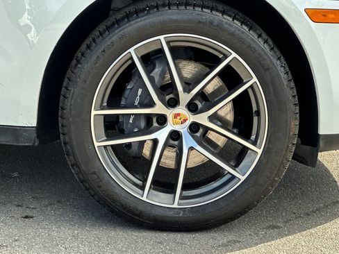 Used 2025 Porsche Macan image 42