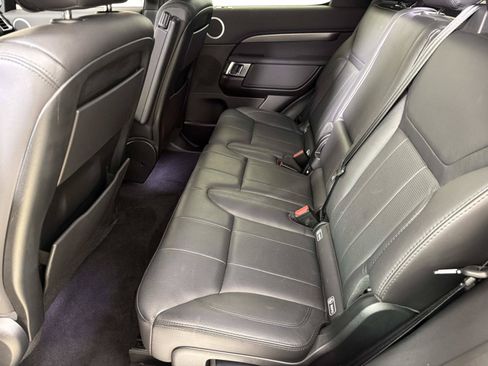 Used 2017 Land Rover Discovery SE AWD/4WD image 12