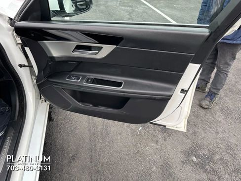 Used 2017 Jaguar XF Premium image 16