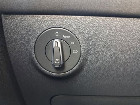 New 2026 Volkswagen Taos SE image 15