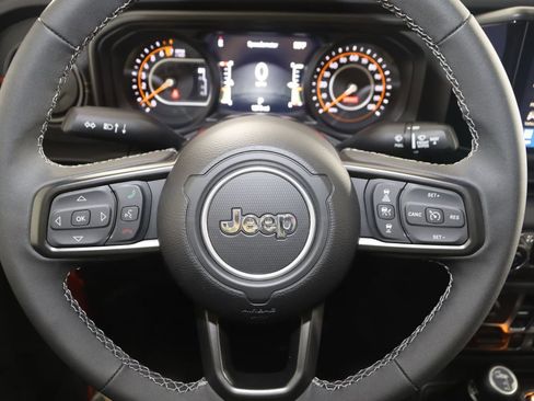 Used 2025 Jeep Gladiator Mojave image 34