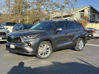 Used 2023 Toyota Highlander Limited