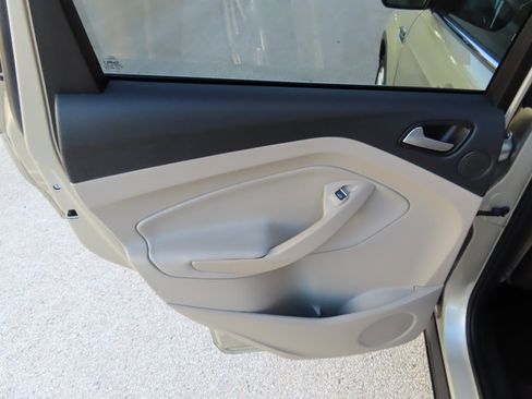 Used 2018 Ford Escape Titanium w/ Ford Safe & Smart Package image 31