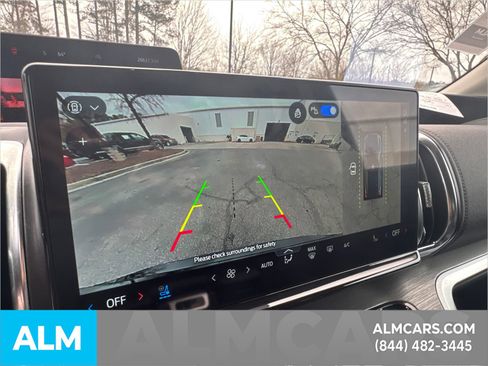 Certified 2025 Ford Expedition Platinum image 36