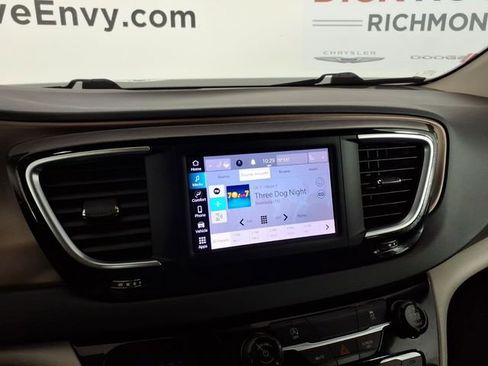 Used 2023 Chrysler Voyager LX FWD image 19
